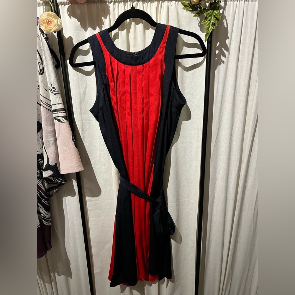 Michael Kors A-line sleeveless navy and red dress with a tie waist. Size Medium
